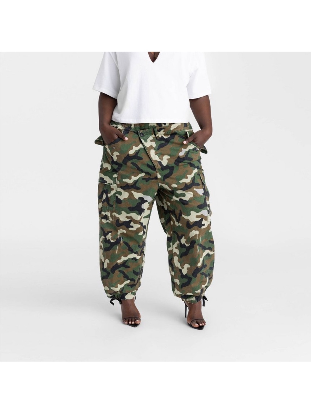 KBB Women’s Mid-Rise Straight Leg The Cargo Joggers Dark Camo
